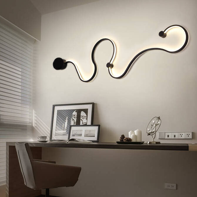 Sleek Silver Aluminum Snake Shaped LED Wall Sconce for Modern Decor