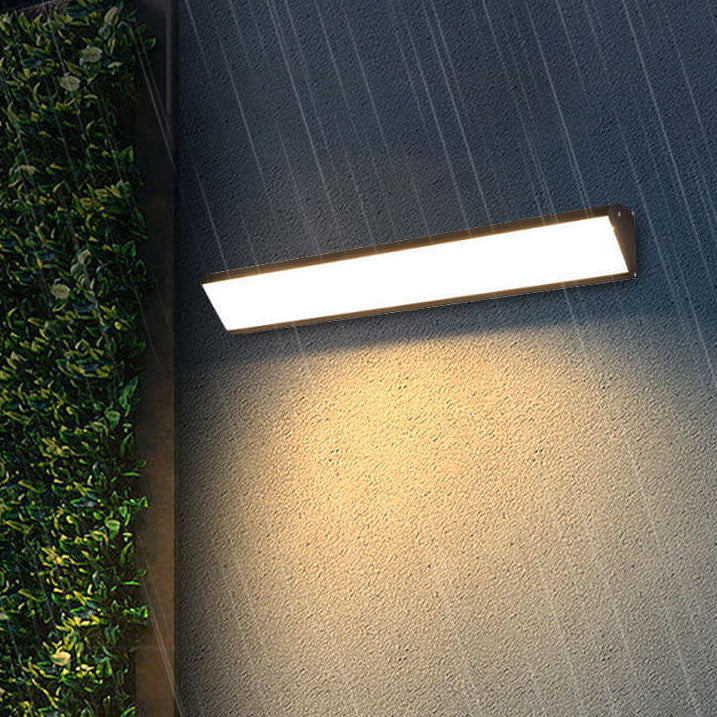 Stylish Black Aluminum LED Wall Sconce Lamp for Outdoor Spaces