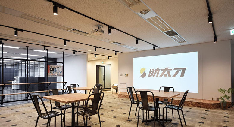 Versatile Adjustable LED Track Lighting Rail System for Modern Interiors