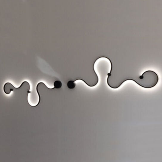 Sleek Silver Aluminum Snake Shaped LED Wall Sconce for Modern Decor