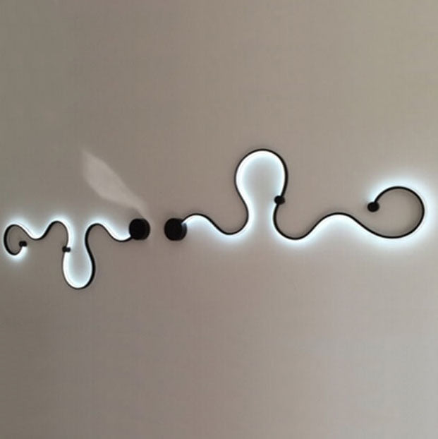 Sleek Silver Aluminum Snake Shaped LED Wall Sconce for Modern Decor