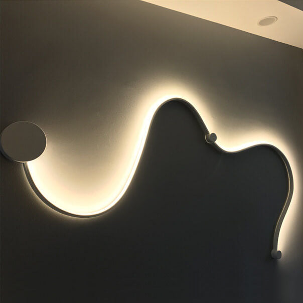 Sleek Silver Aluminum Snake Shaped LED Wall Sconce for Modern Decor