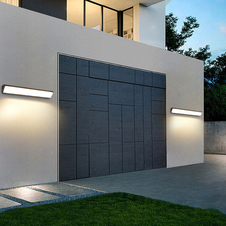 Stylish Black Aluminum LED Wall Sconce Lamp for Outdoor Spaces