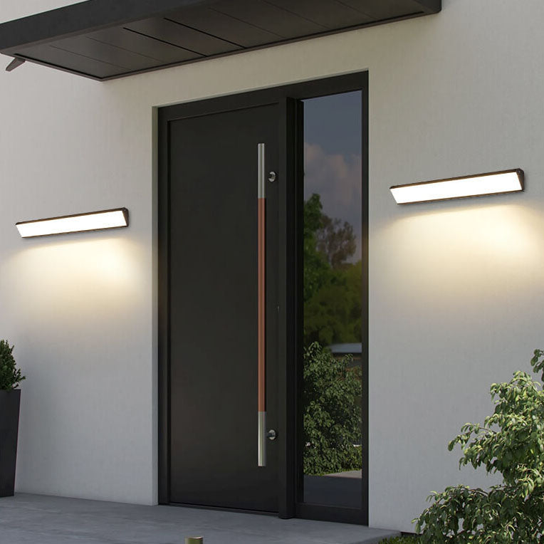 Stylish Black Aluminum LED Wall Sconce Lamp for Outdoor Spaces