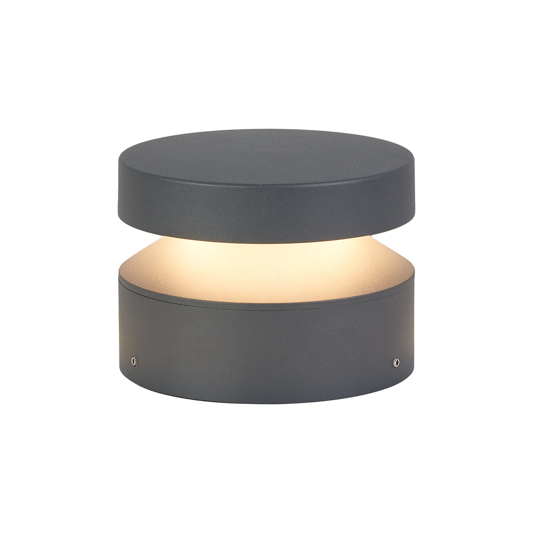 Stylish 110V LED Waterproof Landscape Spotlight for Outdoor Ambiance