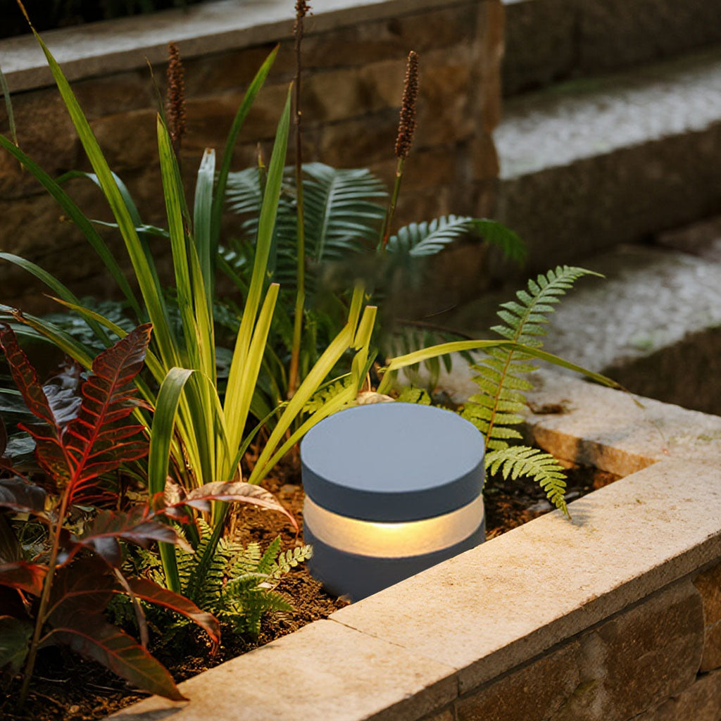 Stylish 110V LED Waterproof Landscape Spotlight for Outdoor Ambiance