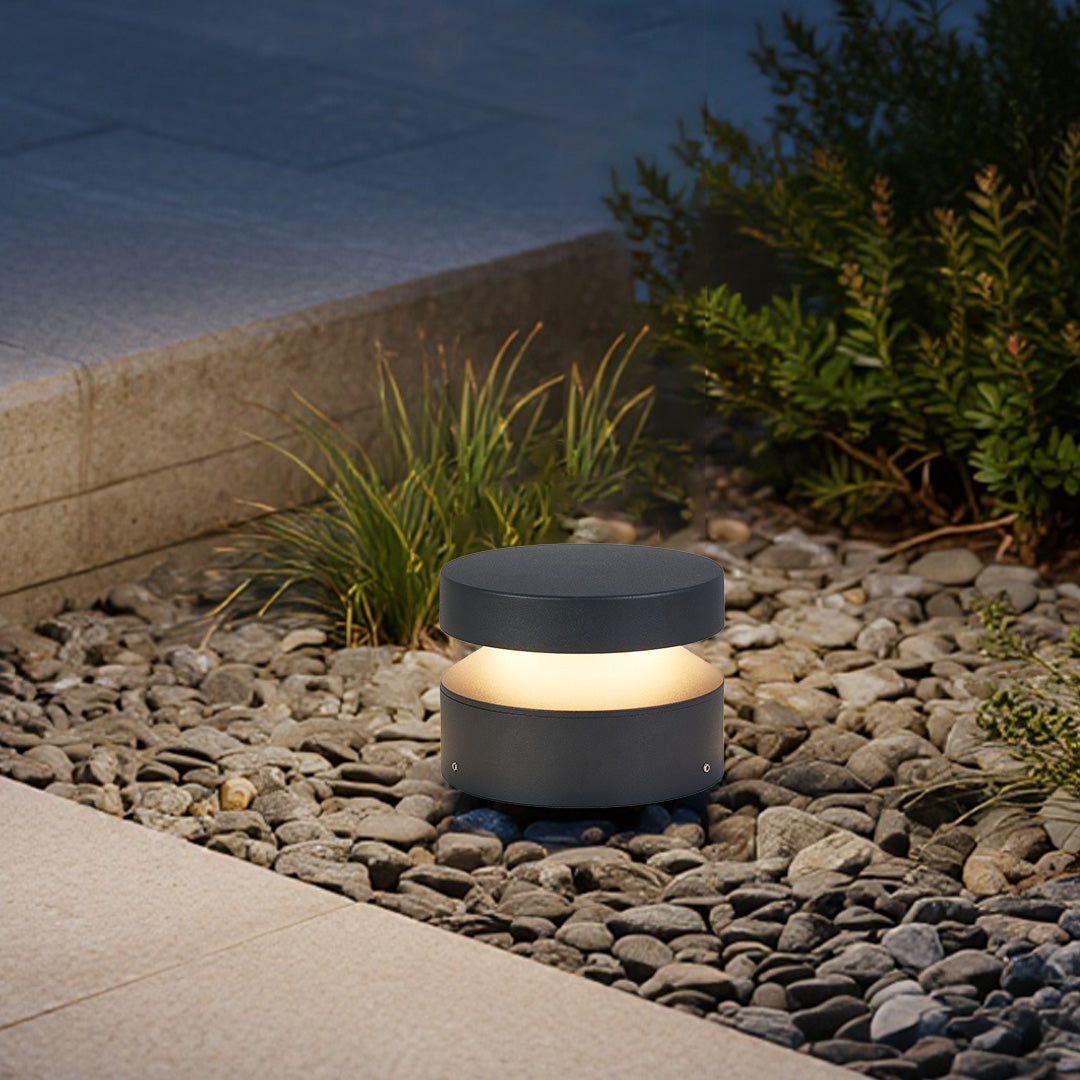 Stylish 110V LED Waterproof Landscape Spotlight for Outdoor Ambiance