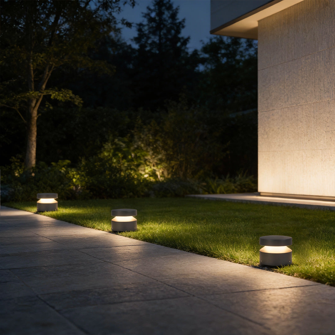 Stylish 110V LED Waterproof Landscape Spotlight for Outdoor Ambiance