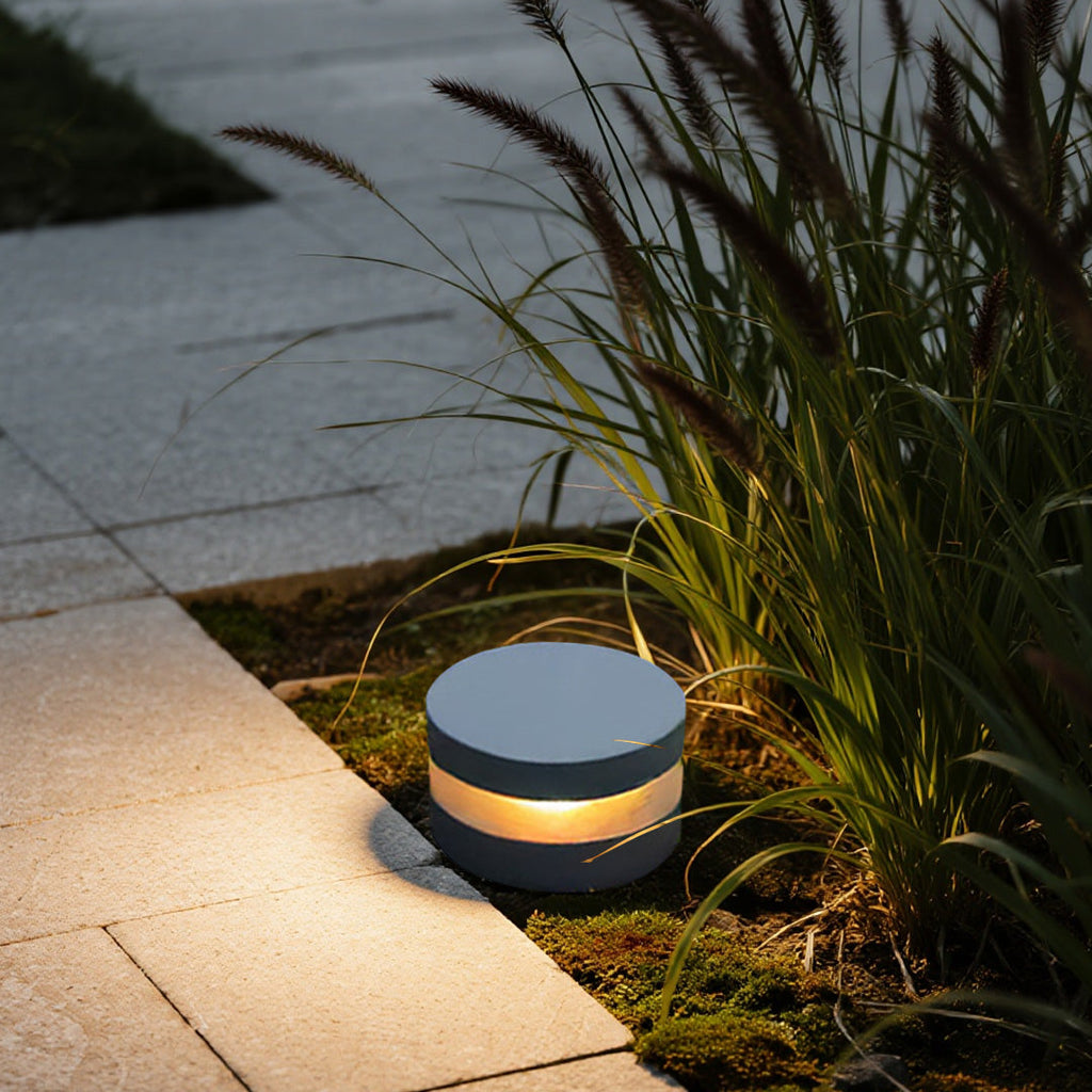 Stylish 110V LED Waterproof Landscape Spotlight for Outdoor Ambiance