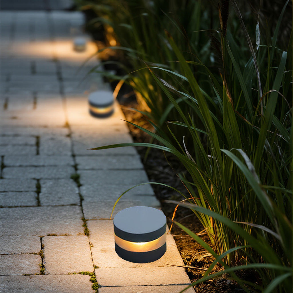 Stylish 110V LED Waterproof Landscape Spotlight for Outdoor Ambiance