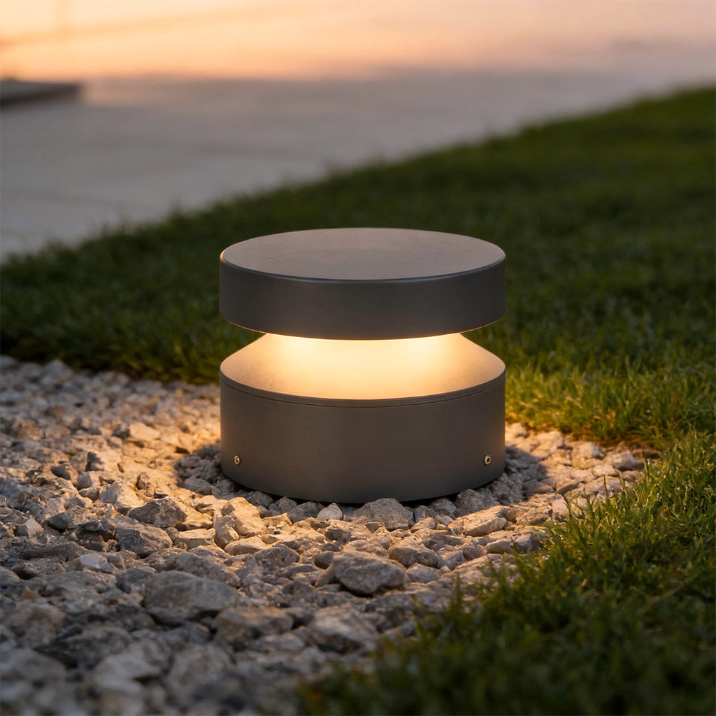 Stylish 110V LED Waterproof Landscape Spotlight for Outdoor Ambiance