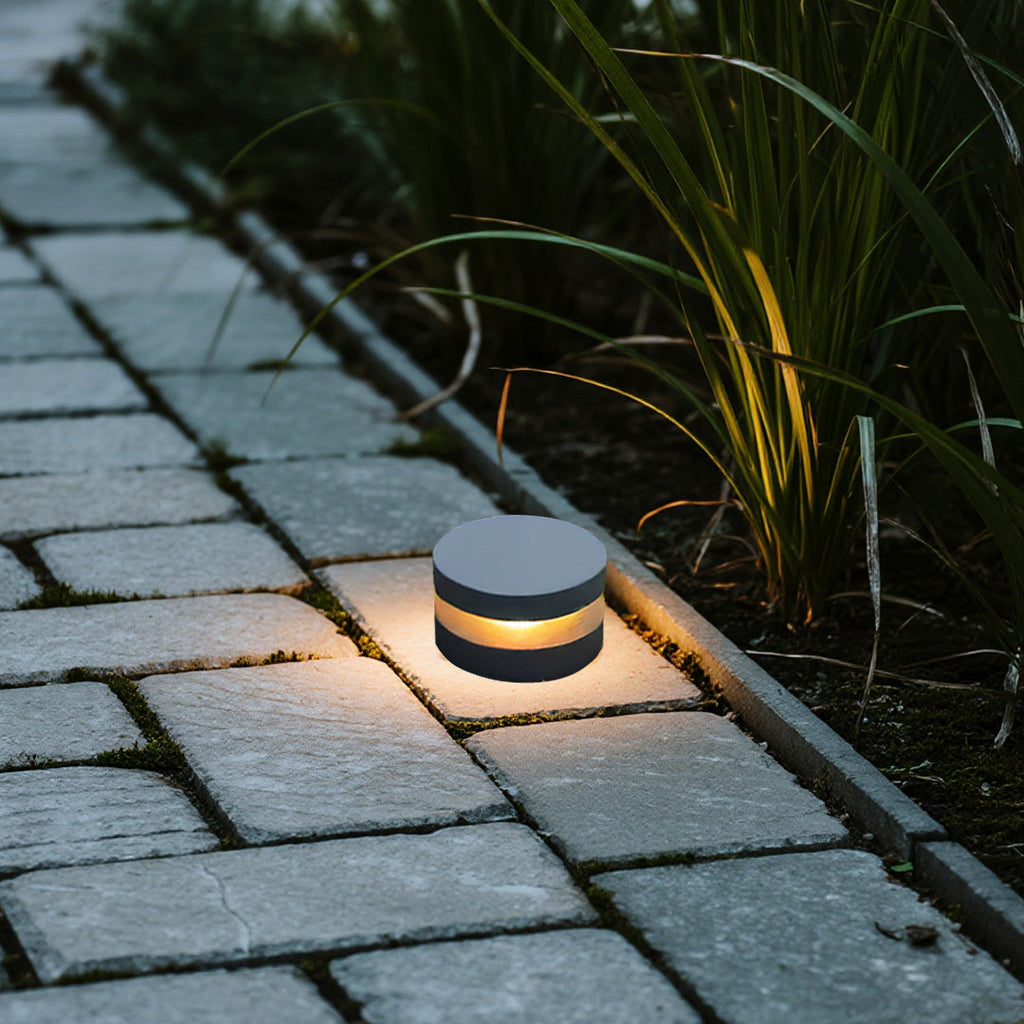 Stylish 110V LED Waterproof Landscape Spotlight for Outdoor Ambiance