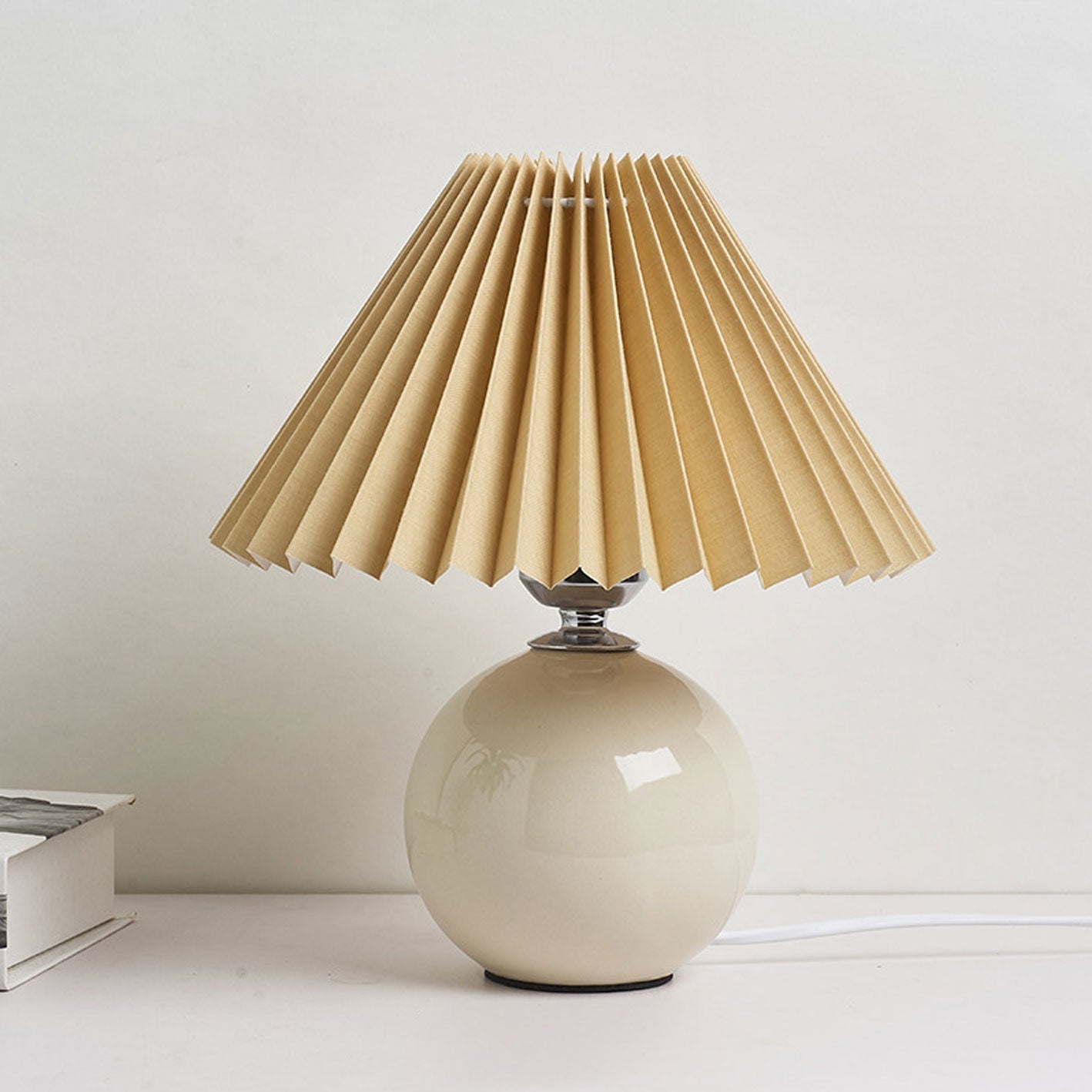 Nordic Minimalist White Ceramic Pleated Table Lamp for Bedroom Desk