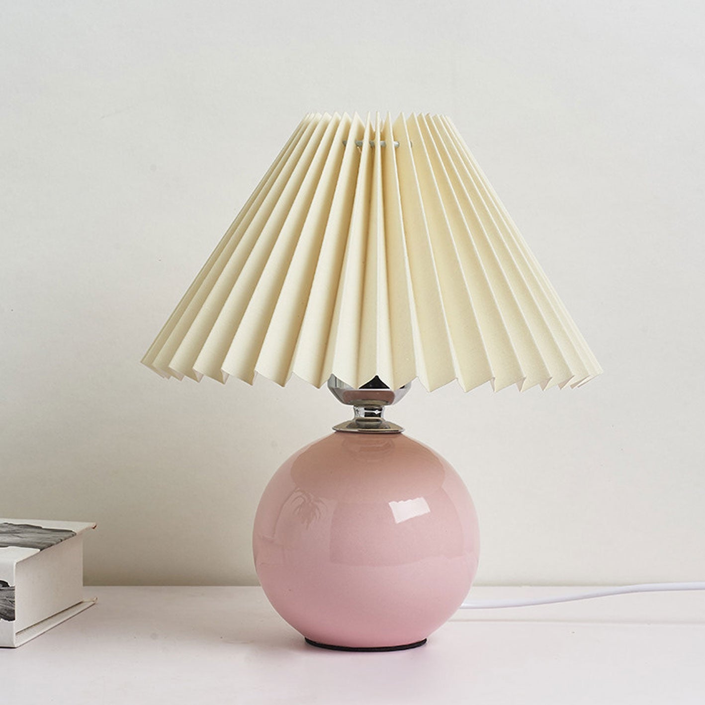 Nordic Minimalist White Ceramic Pleated Table Lamp for Bedroom Desk
