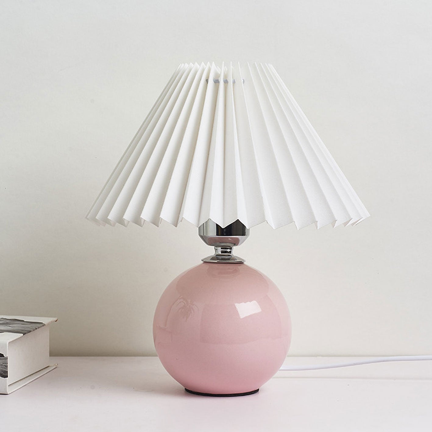Nordic Minimalist White Ceramic Pleated Table Lamp for Bedroom Desk