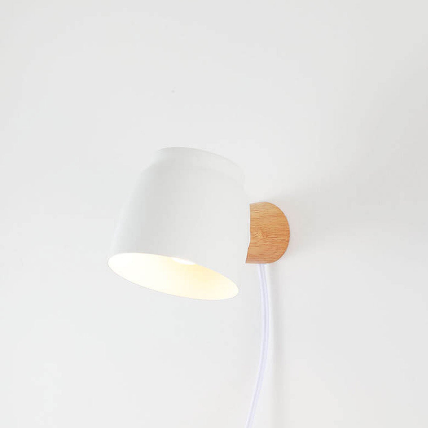 Scandinavian Minimalist Rotatable 1-Light Column Wall Sconce in White