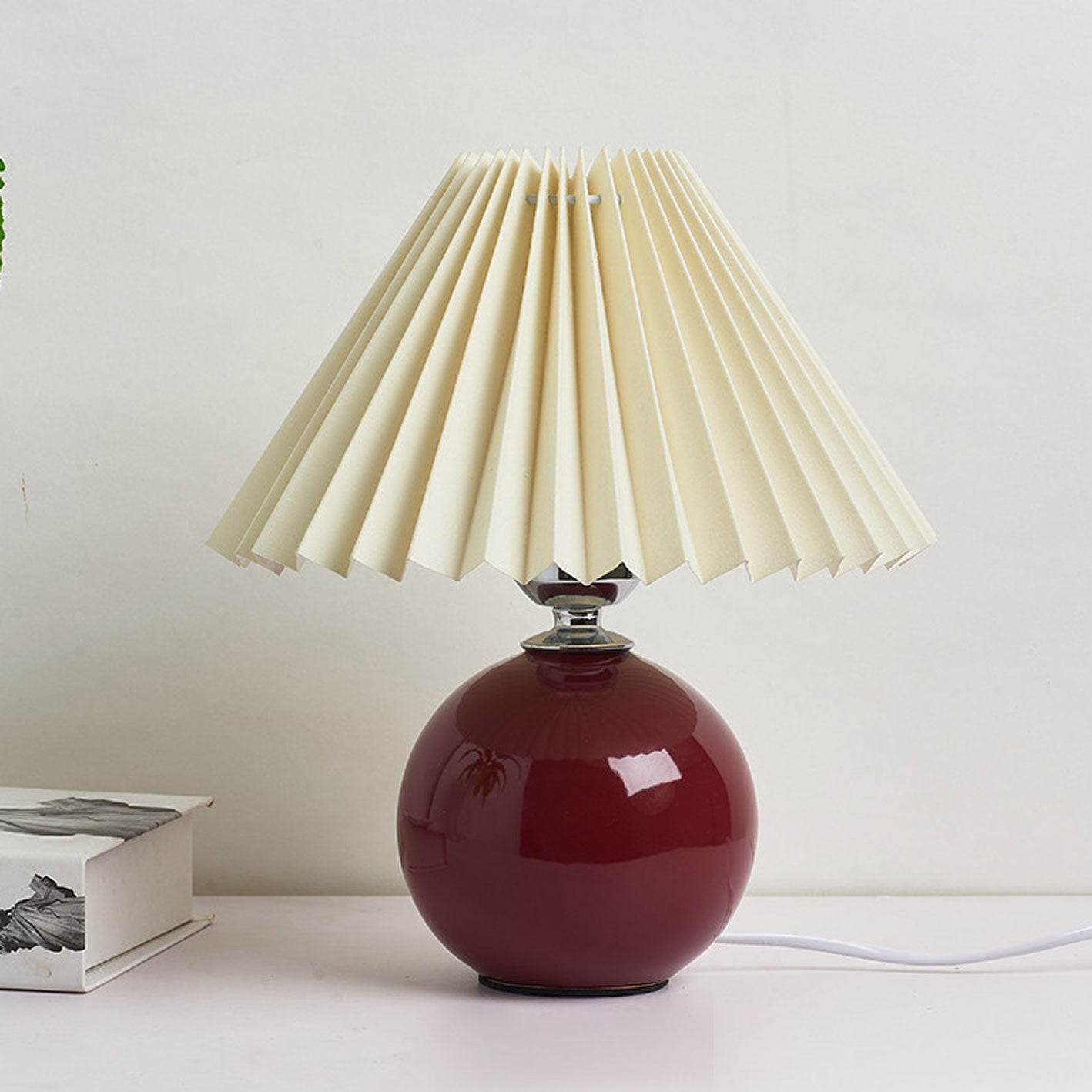 Nordic Minimalist White Ceramic Pleated Table Lamp for Bedroom Desk