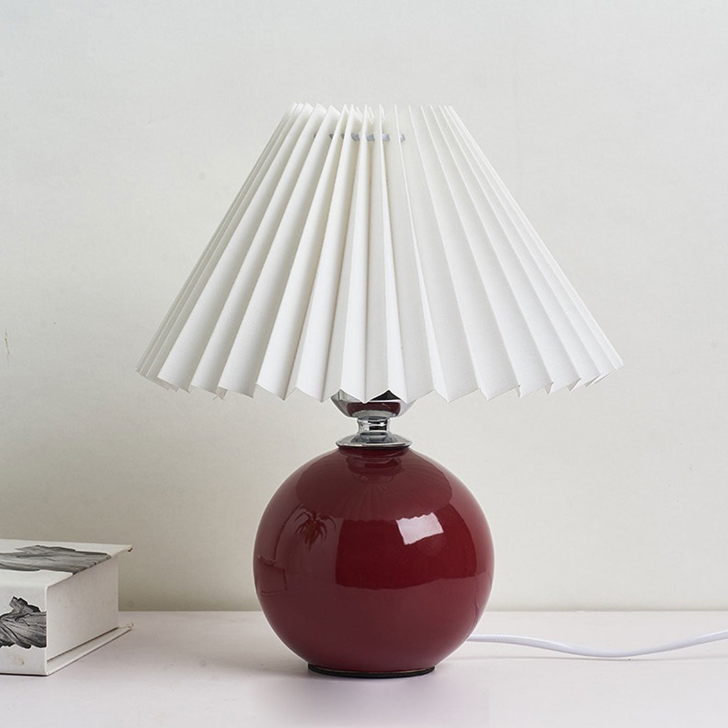 Nordic Minimalist White Ceramic Pleated Table Lamp for Bedroom Desk
