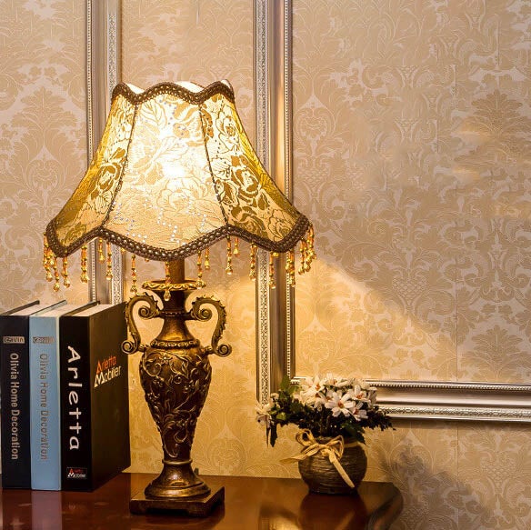 Antique European Vintage 1-Light Fabric Table Lamp for Cozy Living Room