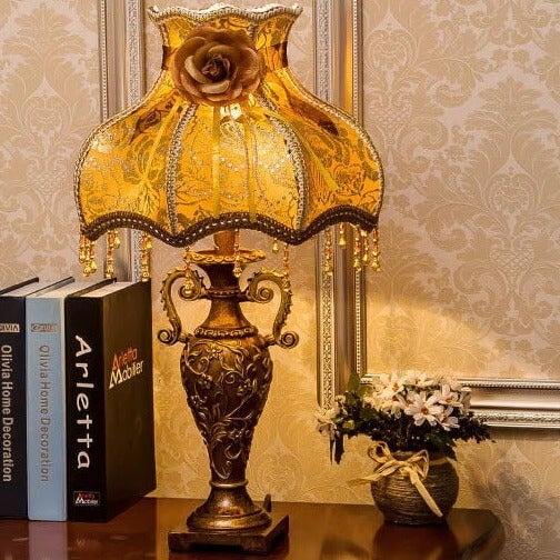 Antique European Vintage 1-Light Fabric Table Lamp for Cozy Living Room