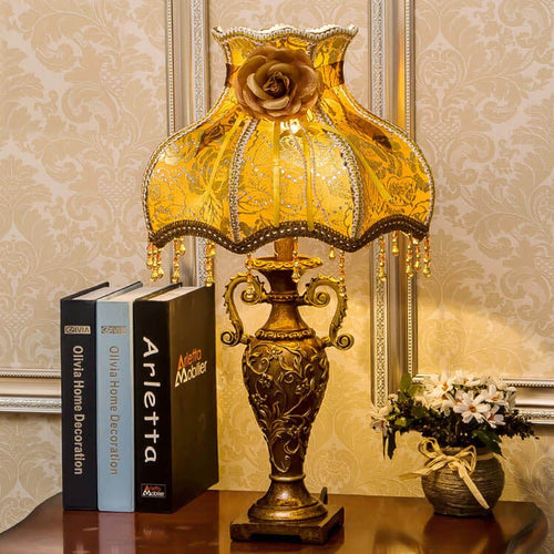 Antique European Vintage 1-Light Fabric Table Lamp for Cozy Living Room
