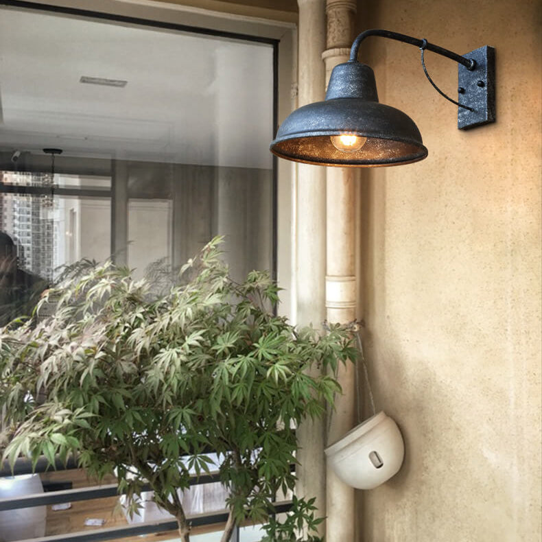 Antique-Style Waterproof Iron Outdoor Wall Sconce Lamp for Patio Garden