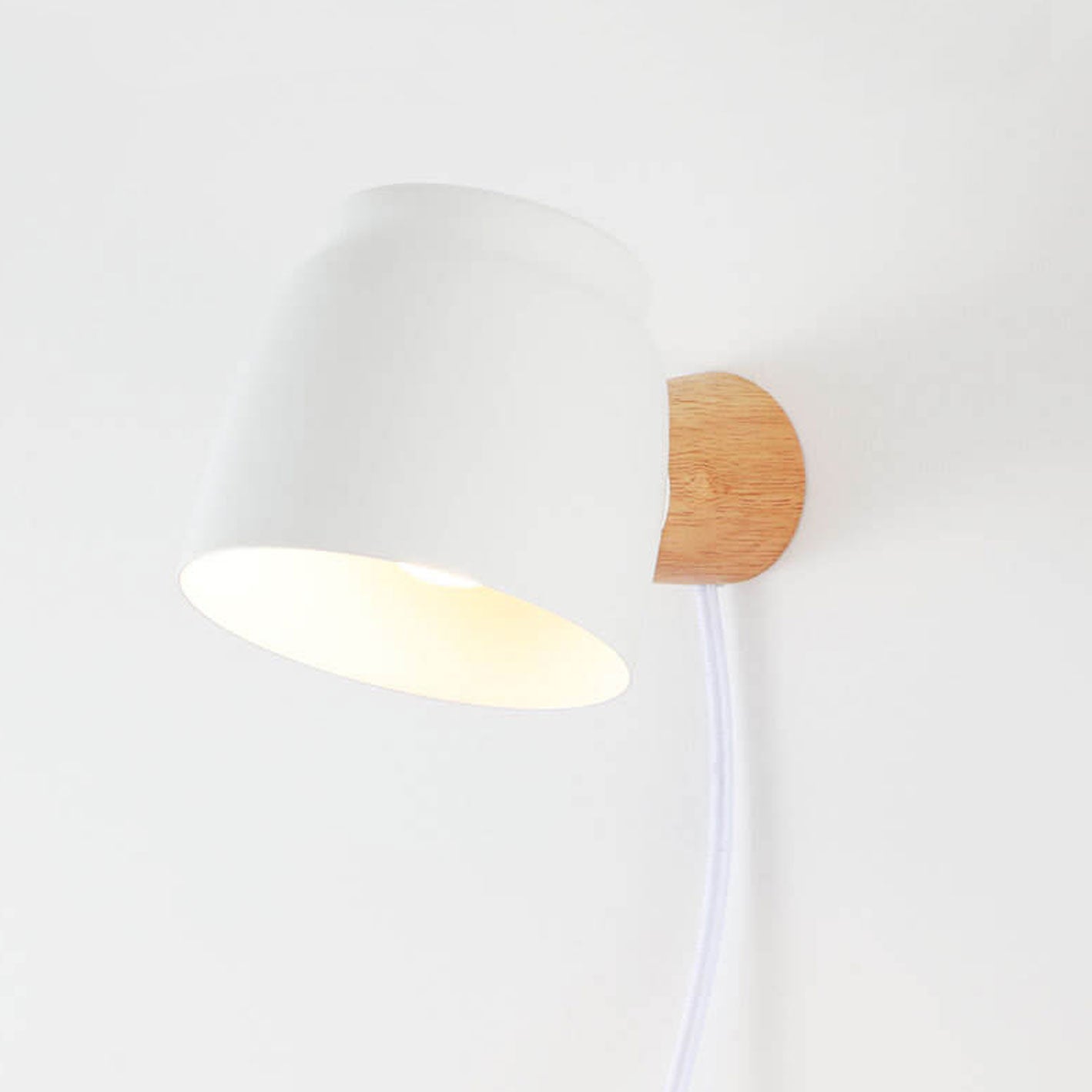 Scandinavian Minimalist Rotatable 1-Light Column Wall Sconce in White