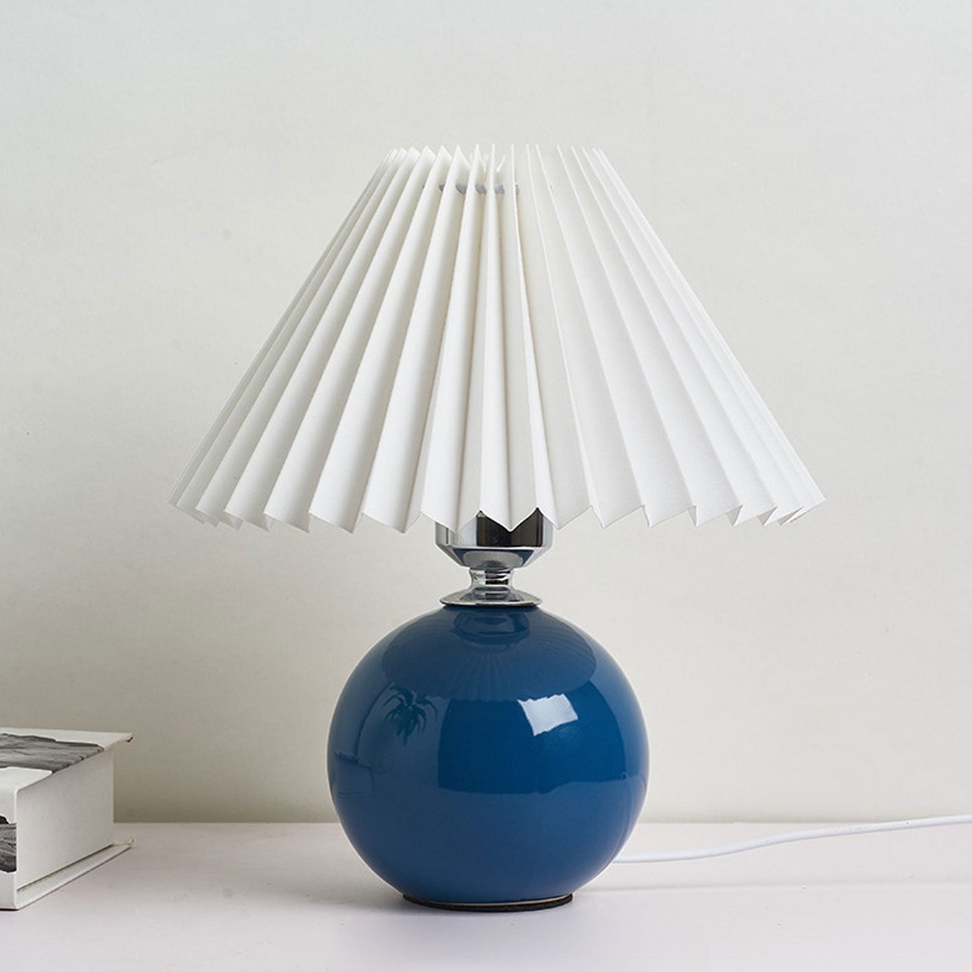 Nordic Minimalist White Ceramic Pleated Table Lamp for Bedroom Desk