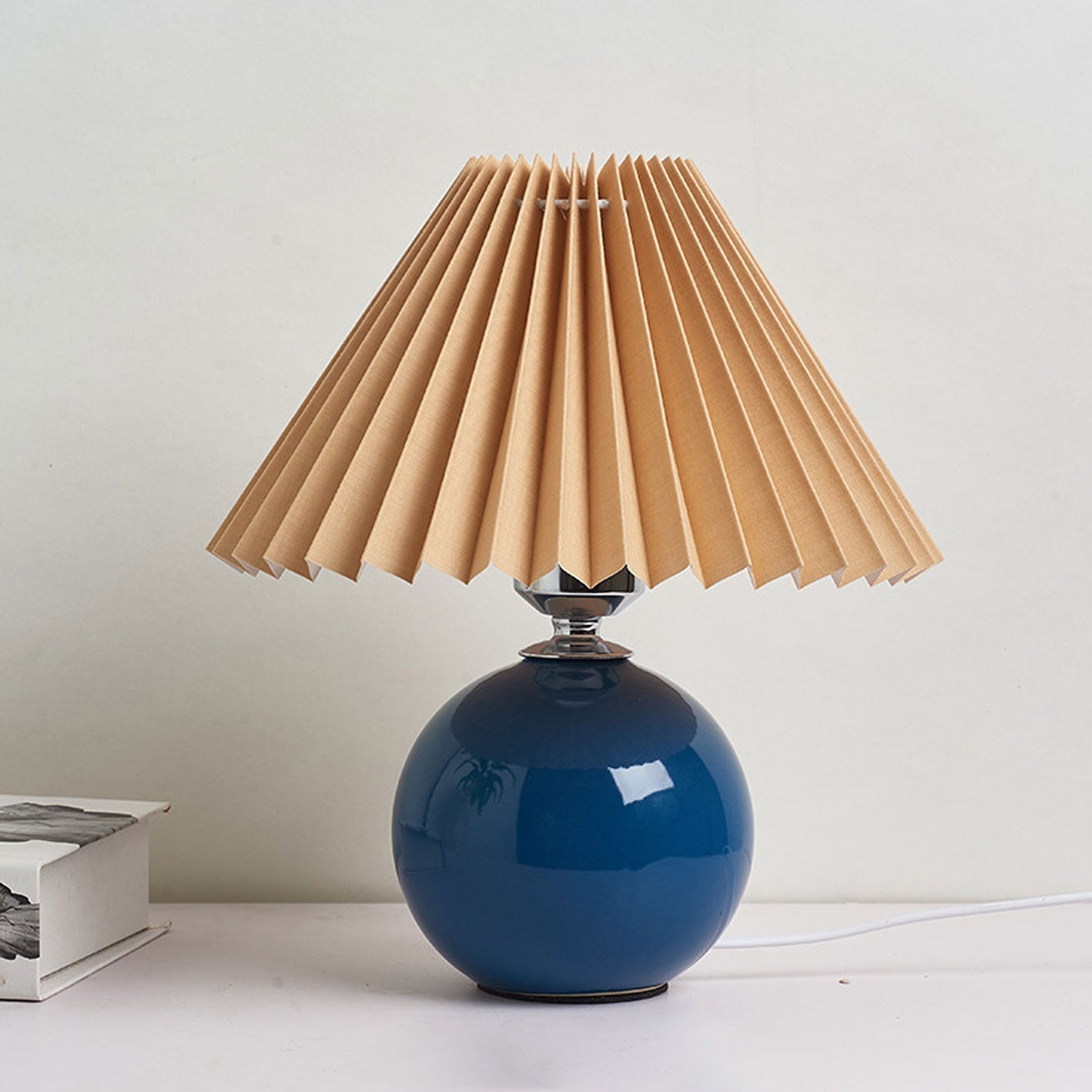 Nordic Minimalist White Ceramic Pleated Table Lamp for Bedroom Desk