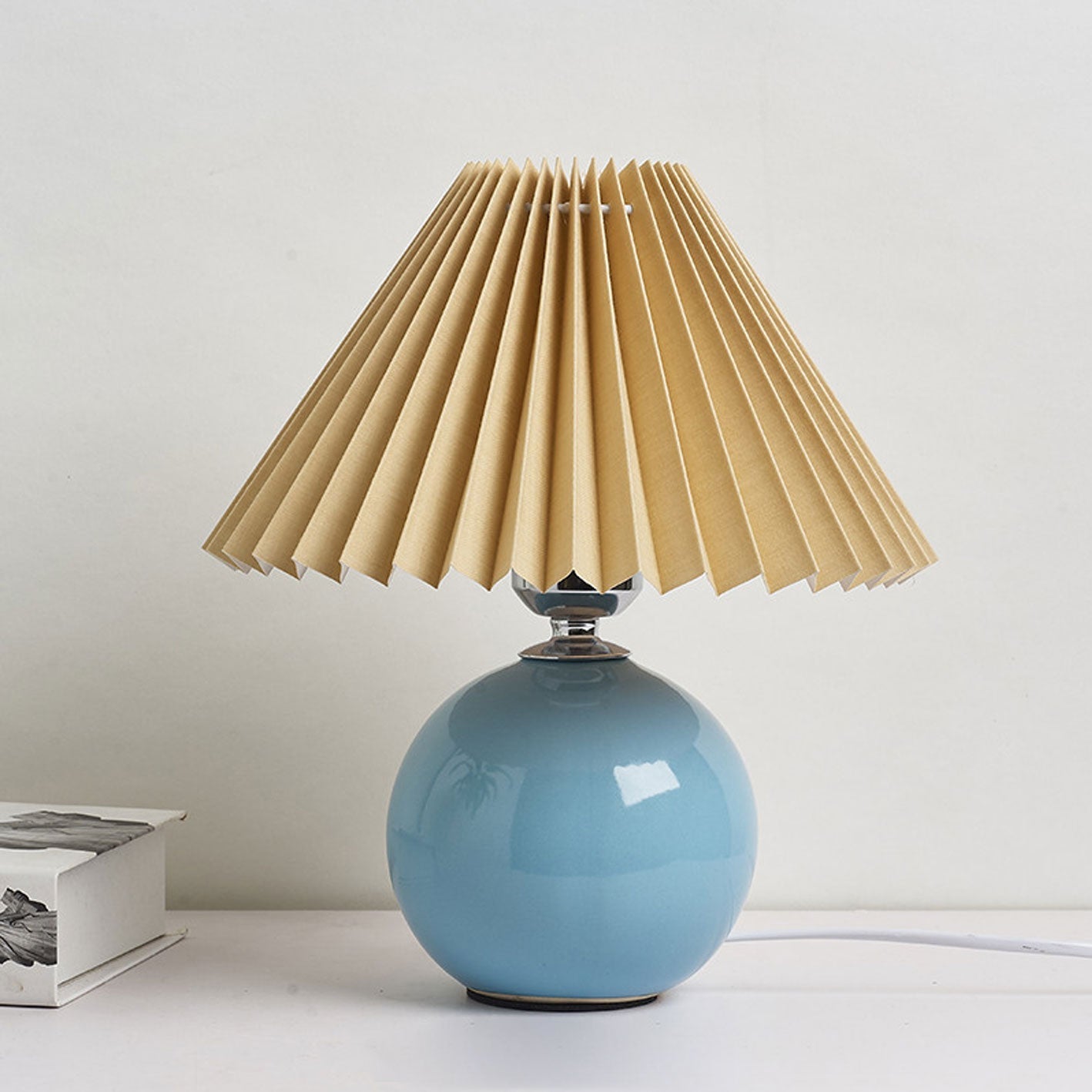Nordic Minimalist White Ceramic Pleated Table Lamp for Bedroom Desk