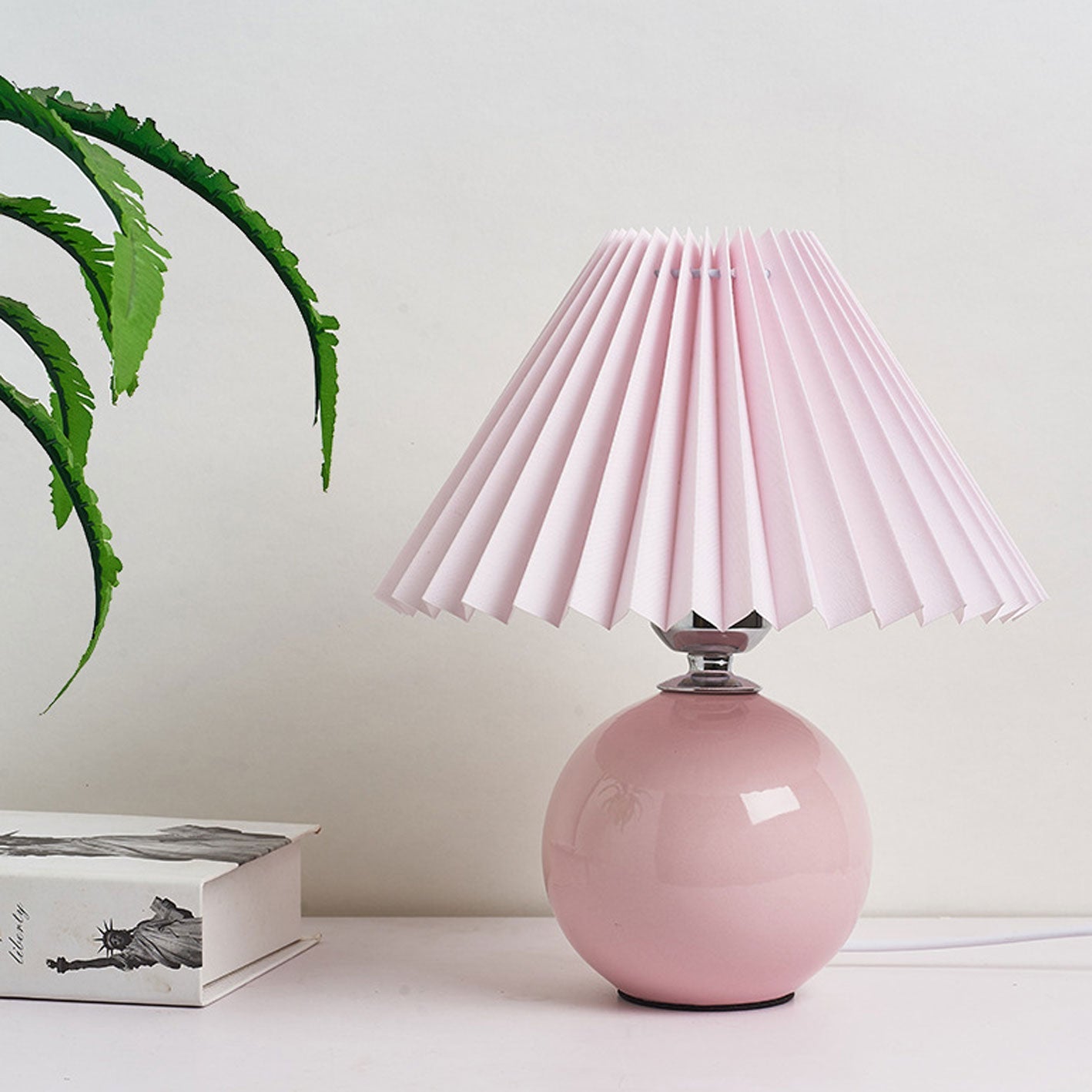 Nordic Minimalist White Ceramic Pleated Table Lamp for Bedroom Desk