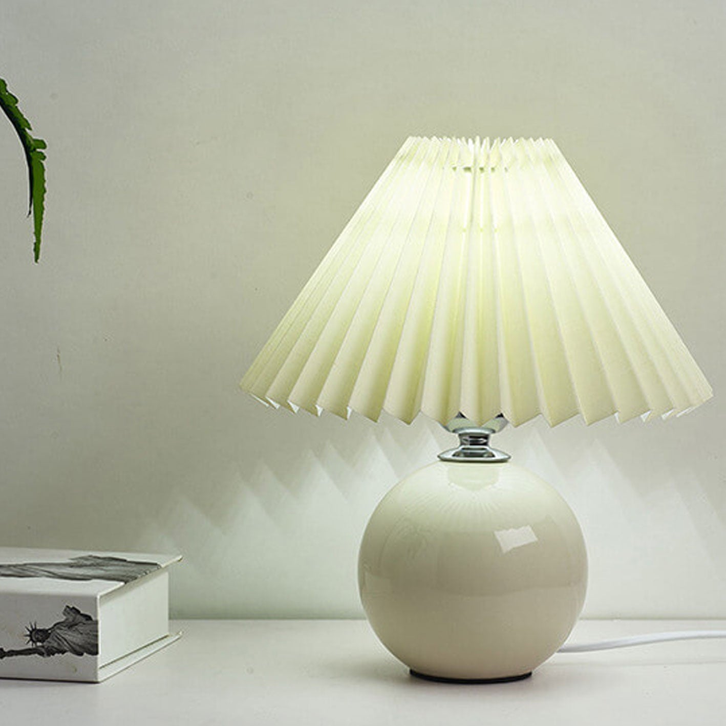 Nordic Minimalist White Ceramic Pleated Table Lamp for Bedroom Desk