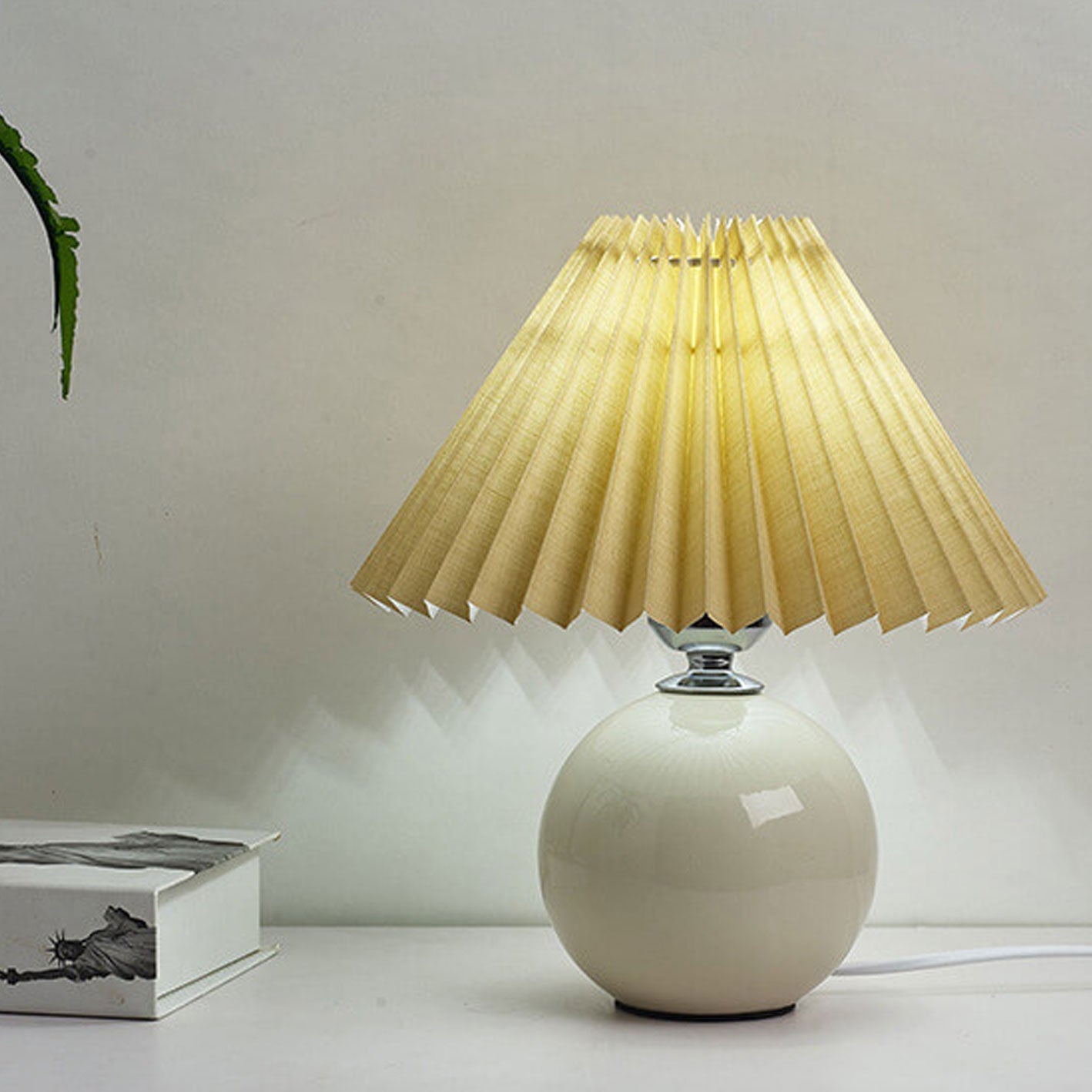 Nordic Minimalist White Ceramic Pleated Table Lamp for Bedroom Desk