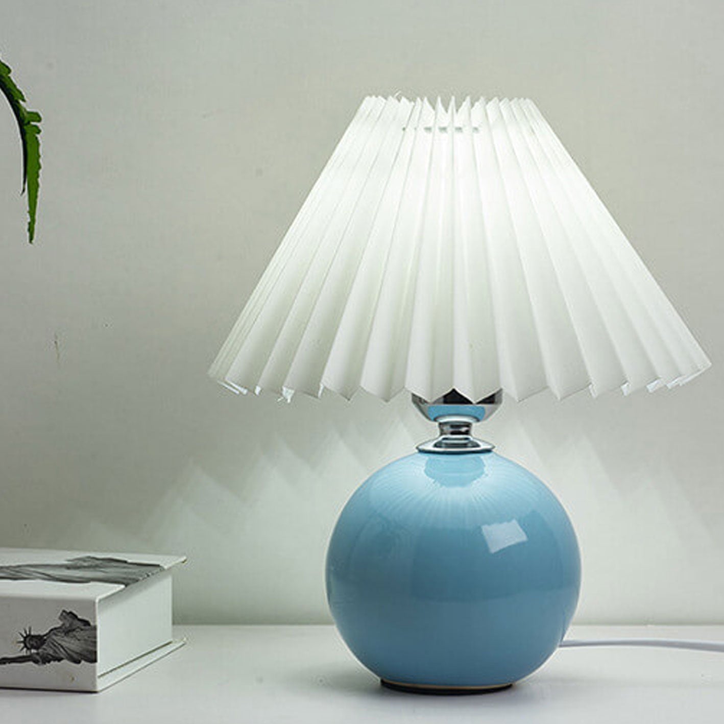 Nordic Minimalist White Ceramic Pleated Table Lamp for Bedroom Desk