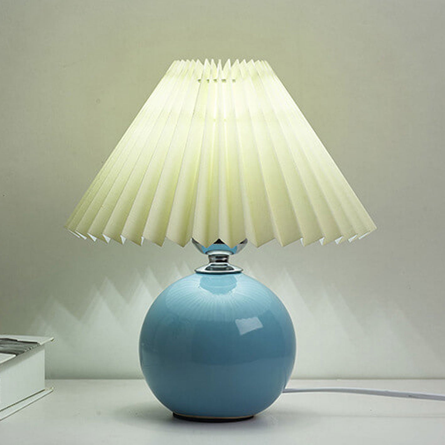 Nordic Minimalist White Ceramic Pleated Table Lamp for Bedroom Desk