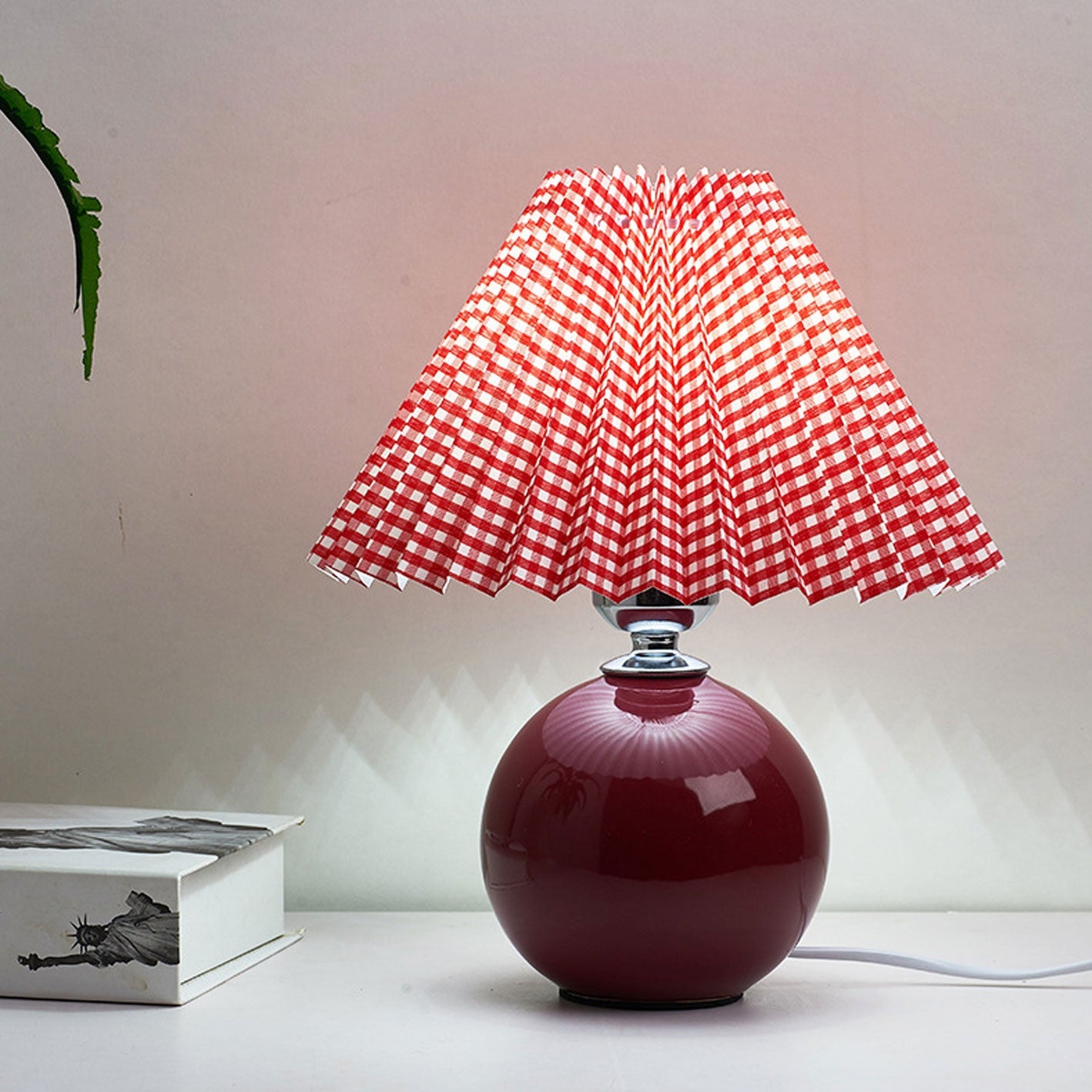 Nordic Minimalist White Ceramic Pleated Table Lamp for Bedroom Desk