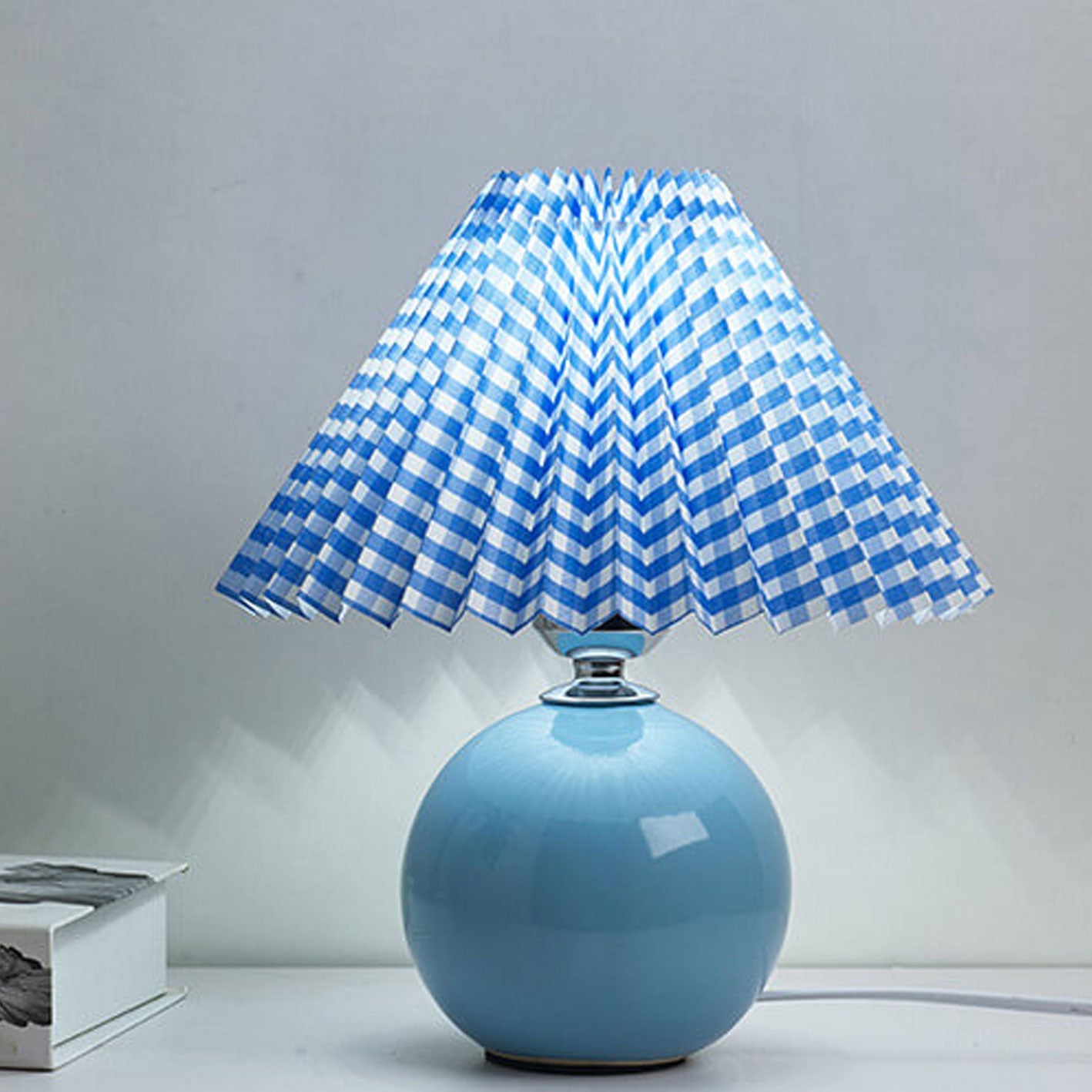 Nordic Minimalist White Ceramic Pleated Table Lamp for Bedroom Desk