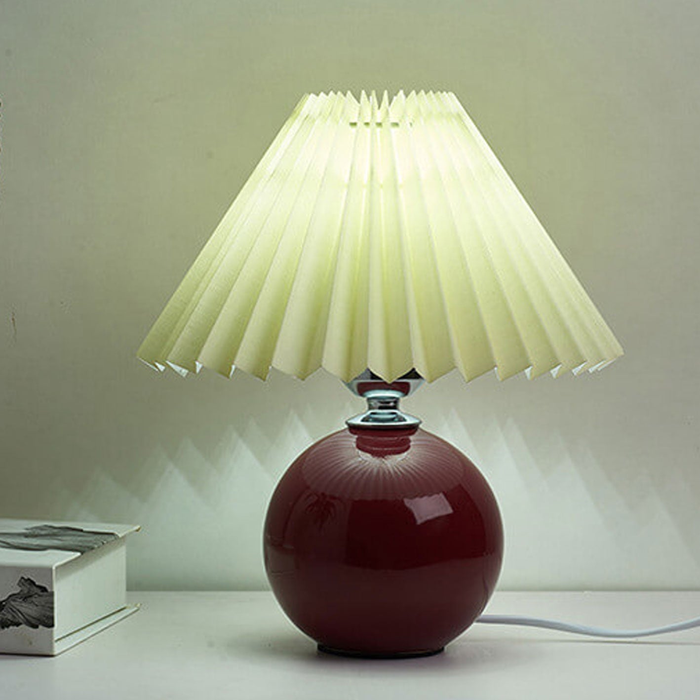 Nordic Minimalist White Ceramic Pleated Table Lamp for Bedroom Desk