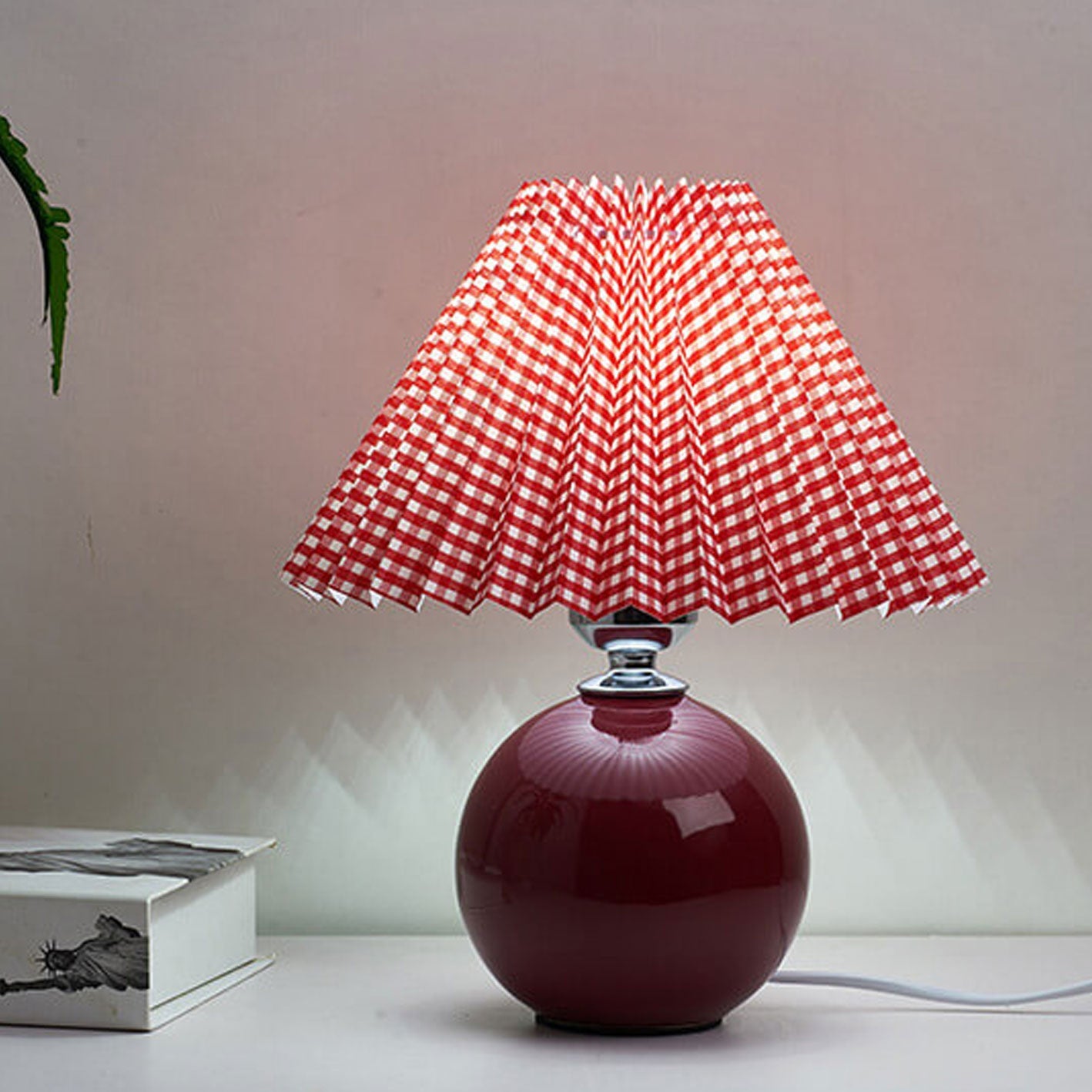Nordic Minimalist White Ceramic Pleated Table Lamp for Bedroom Desk