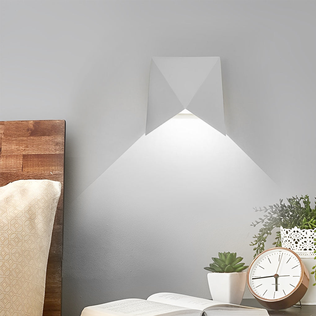 Waterproof Aluminum Geometric LED Wall Sconce for Modern Outdoor Spaces