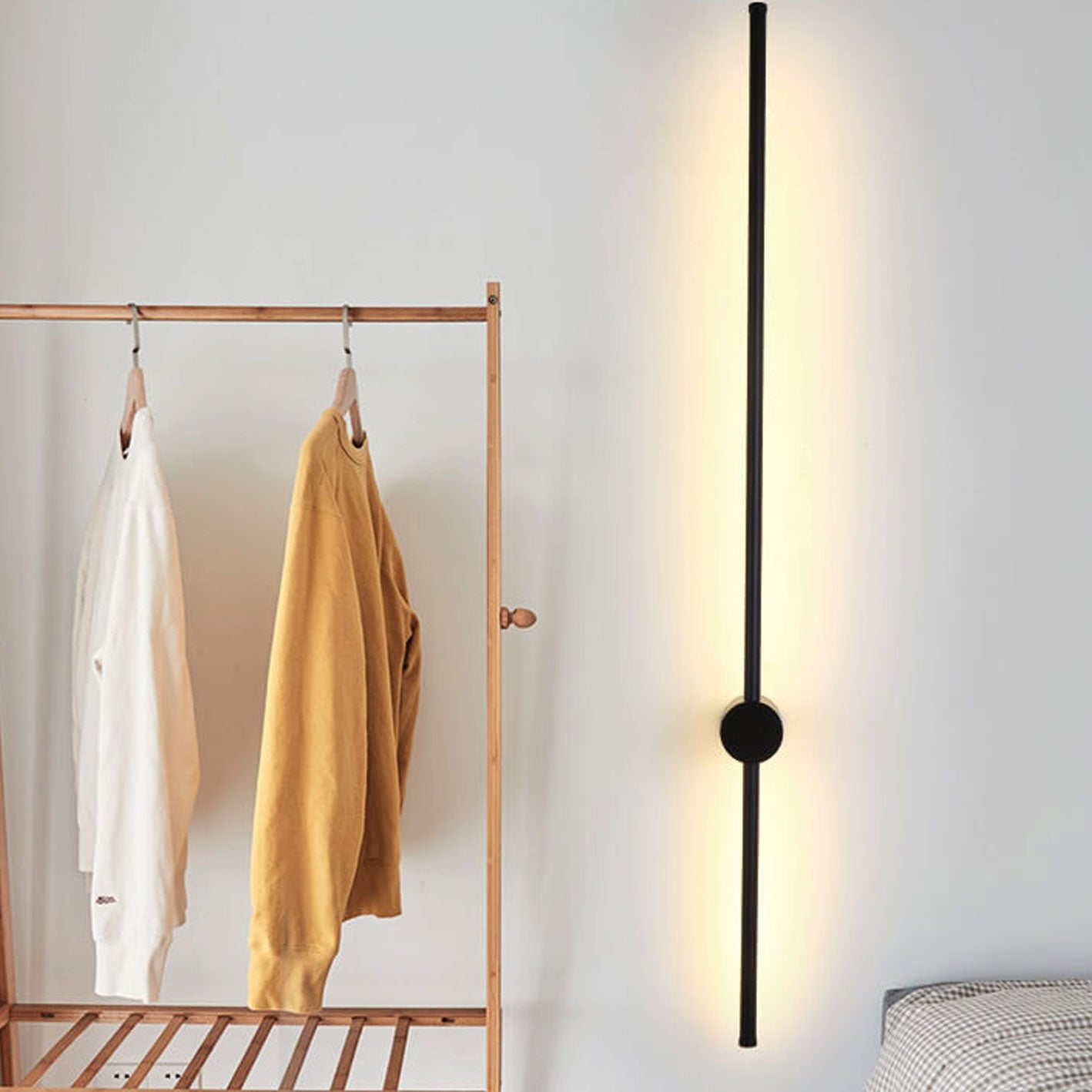 Stylish Minimalist Silver Aluminum LED Wall Sconce for Living Room Lighting