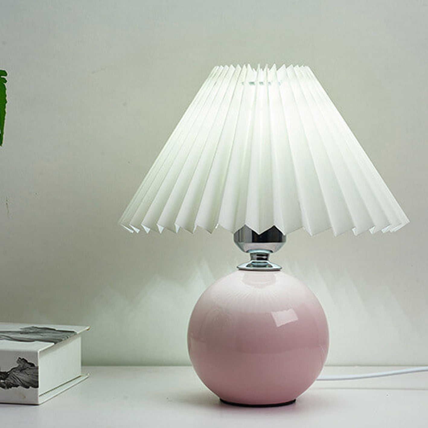 Nordic Minimalist White Ceramic Pleated Table Lamp for Bedroom Desk