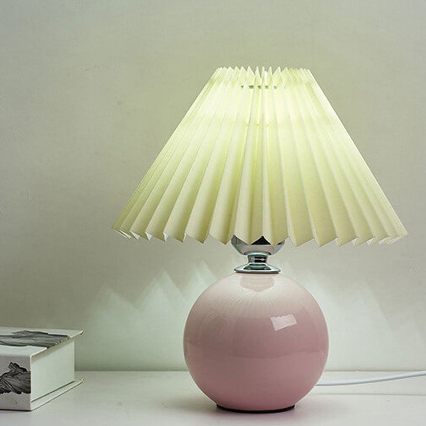 Nordic Minimalist White Ceramic Pleated Table Lamp for Bedroom Desk