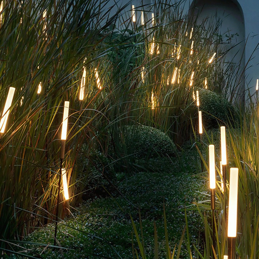 Modern Black Metal LED Landscape Light Spikes for Outdoor Lawn Illumination