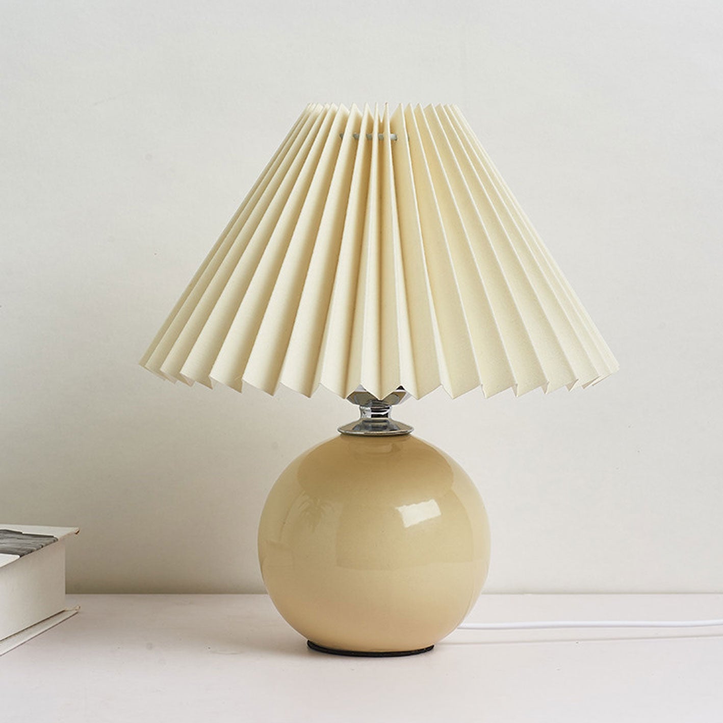 Nordic Minimalist White Ceramic Pleated Table Lamp for Bedroom Desk