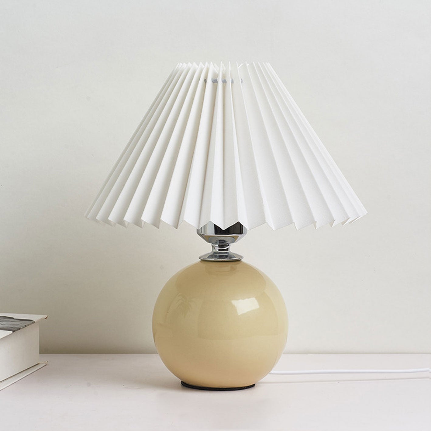 Nordic Minimalist White Ceramic Pleated Table Lamp for Bedroom Desk