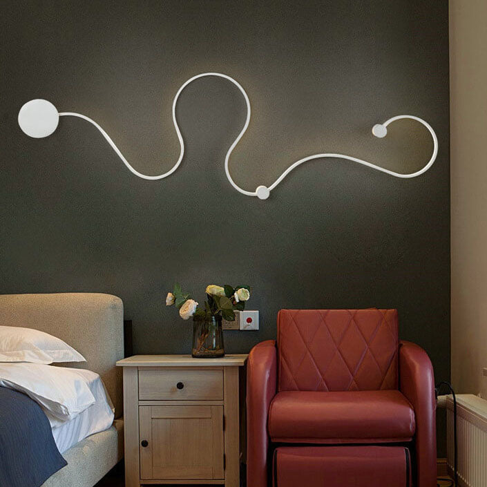 Sleek Silver Aluminum Snake Shaped LED Wall Sconce for Modern Decor