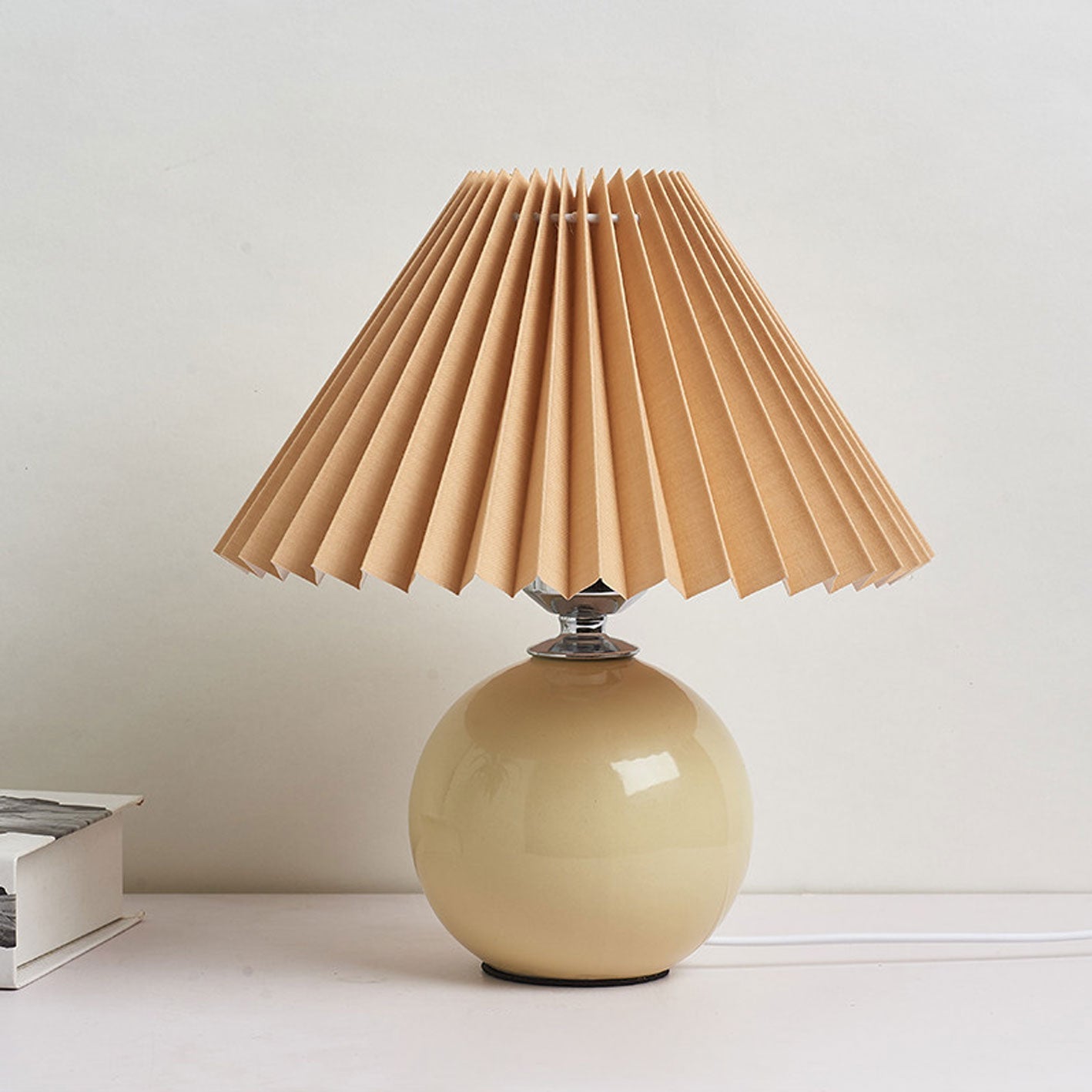 Nordic Minimalist White Ceramic Pleated Table Lamp for Bedroom Desk