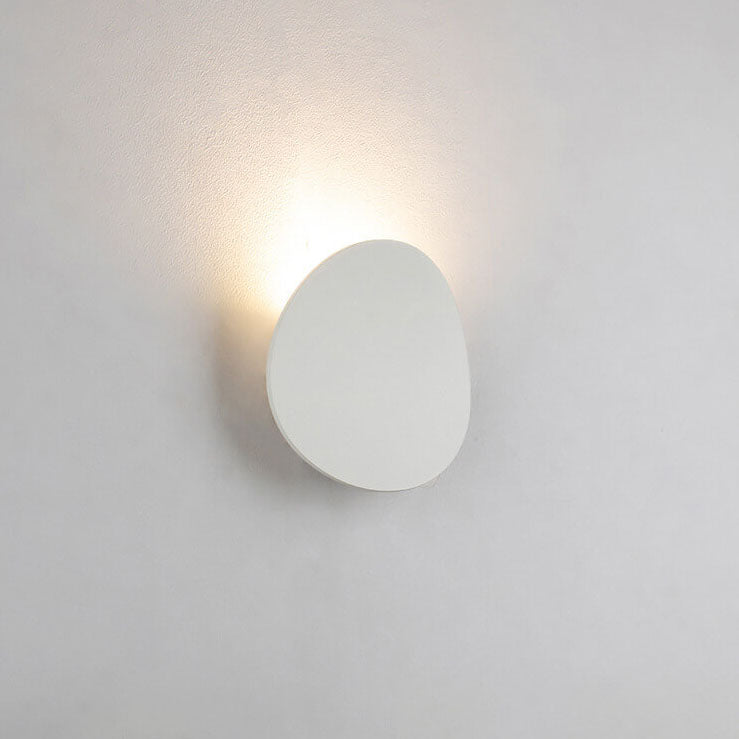 Sleek Black Round LED Wall Sconce for Indoor and Outdoor Use