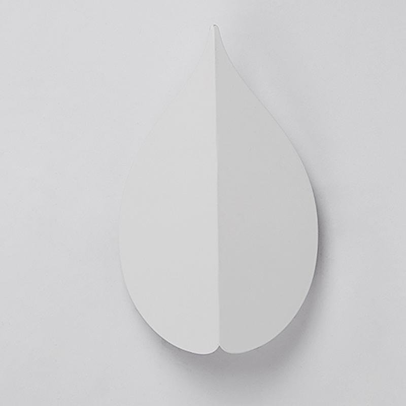 Elegant Warm White Leaf-Shaped Wall Sconces for Modern Living Spaces